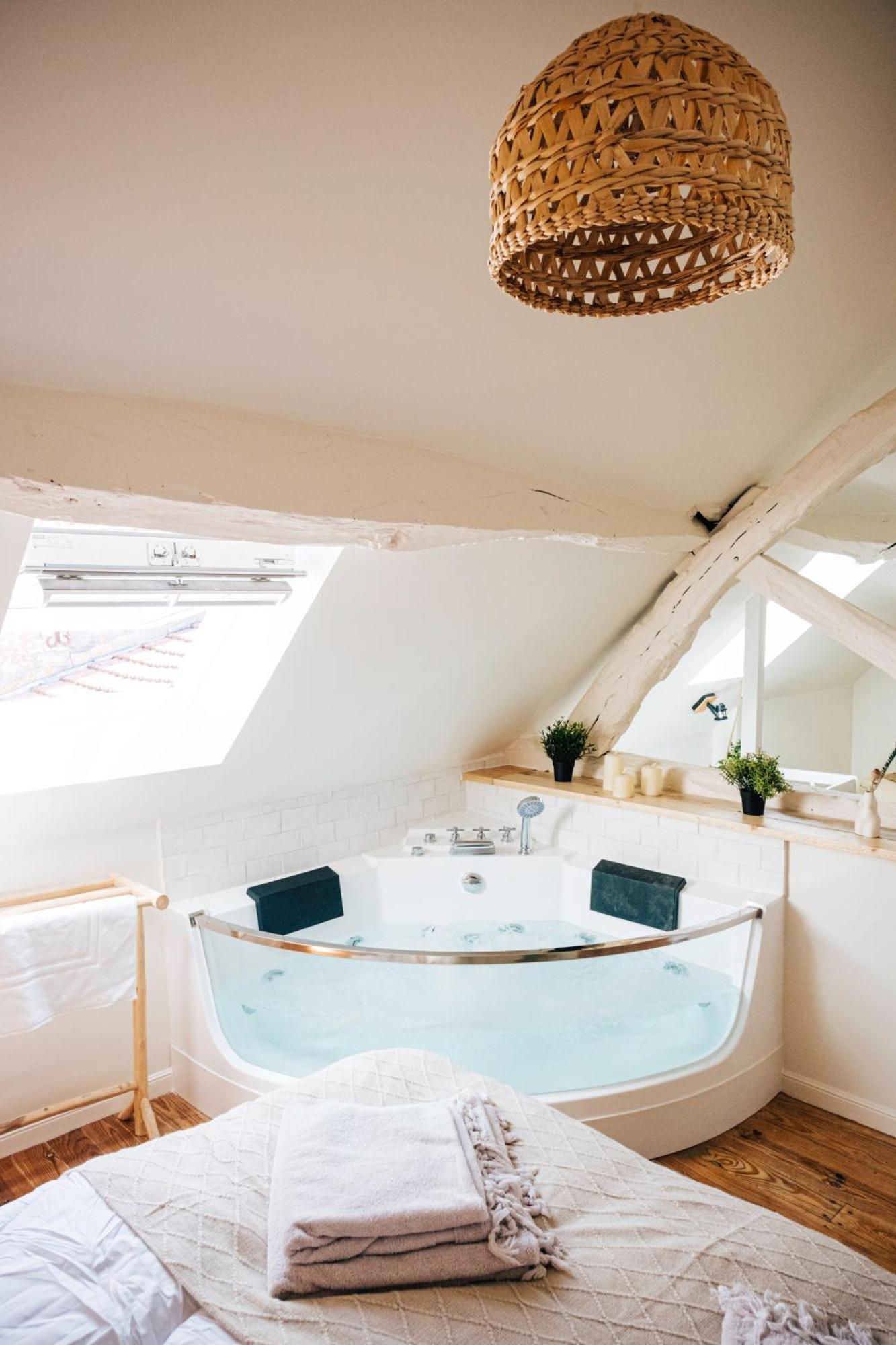 Loveroom Du Perche : Maison Avec Balneo Moulins-la-Marche Εξωτερικό φωτογραφία
